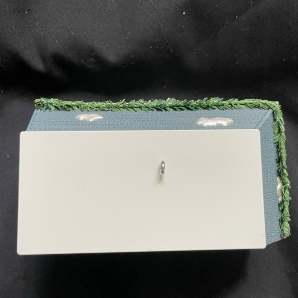 HALLMARK KEEPSAKE ORNAMENT Chris Kringle Kitchen 2018 in Box Christmas Evergreen - Picture 6 of 8